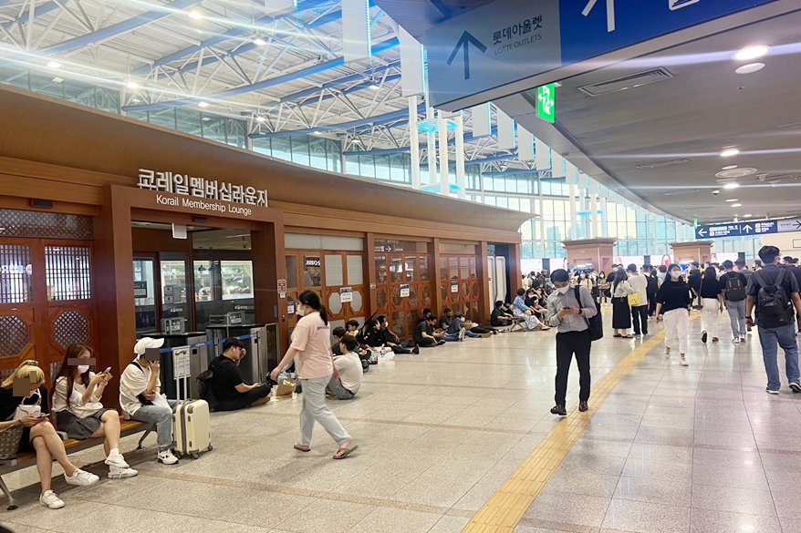 수서행 SRT 탈선 '서울역' 이용객들로 북적