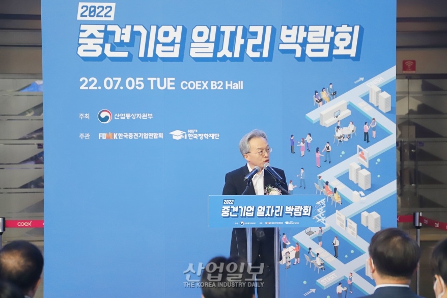 ‘2022 중견기업 일자리 박람회’ 개막…중견기업과 청년 구직자 ‘윈윈(Win-Win)’