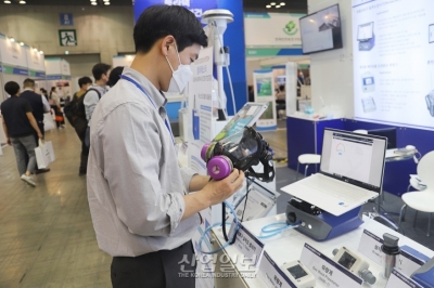 [국제안전보건전] 호흡보호구 착용하면 끝?…밀착도 검사 필요해