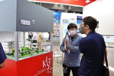 [나노코리아] 건물 창으로 에너지 흡수… ‘창호형 태양전지’