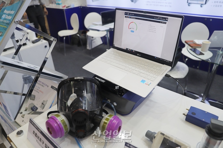 [국제안전보건전] 호흡보호구 착용하면 끝?…밀착도 검사 필요해