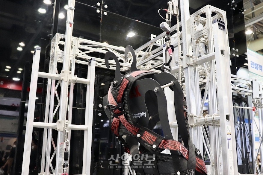 [국제안전보건전] ‘이빨’ 달린 추락방지기…안전성 강화