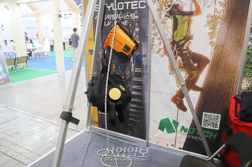 [국제안전보건전] 자동 등강기, 풍력발전 점검에 활용