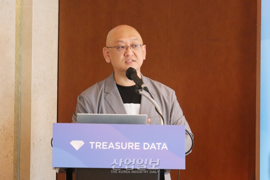 “흩어진 고객 데이터 통합…연결된 고객 경험 제공”