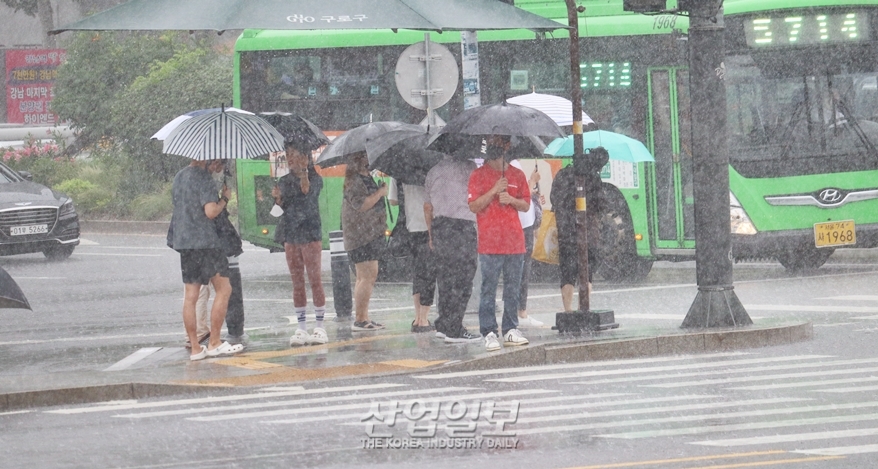 [포토뉴스] 서울 포함 수도권 등 호우특보 시간당 30~50mm