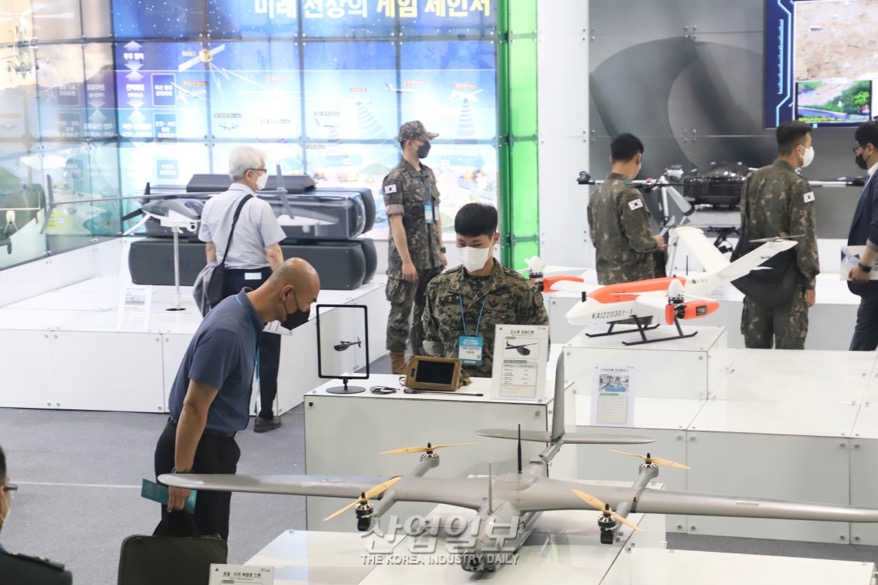 [드론·UAM박람회] ‘보고 즐기고’…최신 드론 기술 한 자리에