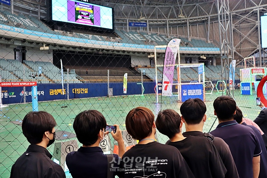 [드론·UAM박람회] 탄성 자아내는 속도… '드론레이스'