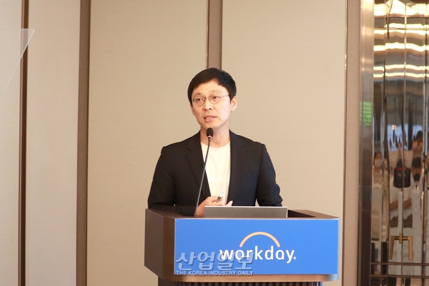 “통합적인 디지털 전환(DX) 추진 필요해”