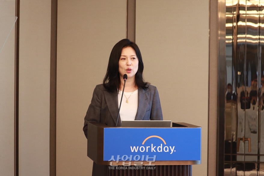 “통합적인 디지털 전환(DX) 추진 필요해”