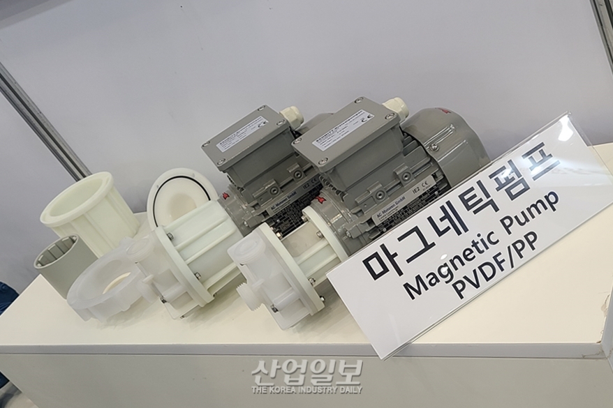 [한국국제기계박람회] 웅천글로벌, 수봉식 진공펌프 등 선보여