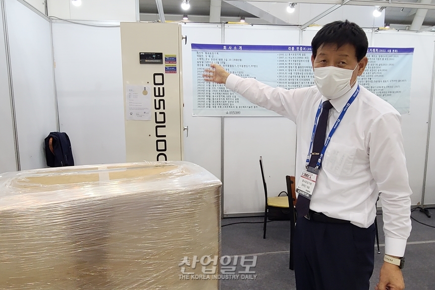 [한국국제기계박람회] 저울형 랩핑기, 무게측정과 랩핑을 동시에