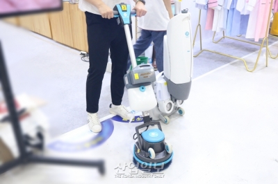 [식품·기기전] 바닥, 찌든 때도 ‘쓱싹’