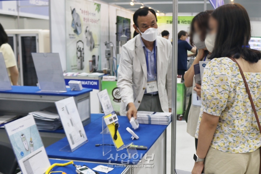 [식품·기기전] 무선 기능 채용한 온도계…사용자 편의성 높여