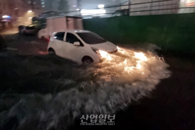 서울과 수도권 쏟아진 폭우, 곳곳 '침수' 대중교통 이용 시민 큰 불편