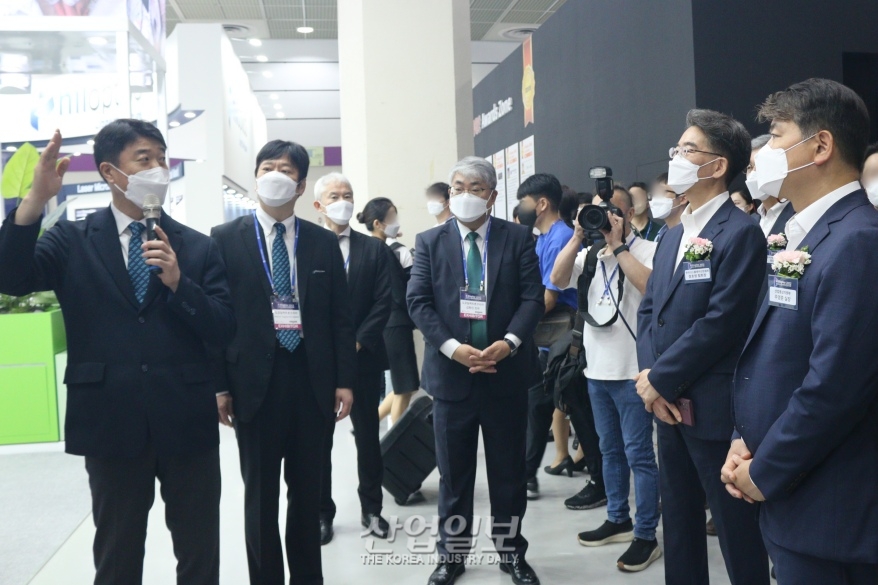 [디스플레이산업전] TEL, FPD 제품 히스토리 소개