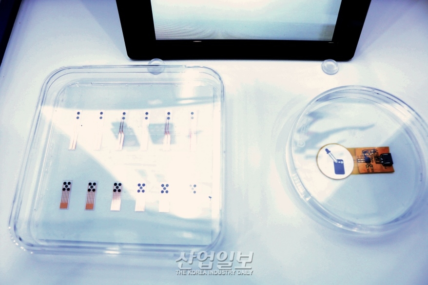 [디스플레이산업전] 바이오마커 측정 센서 공개