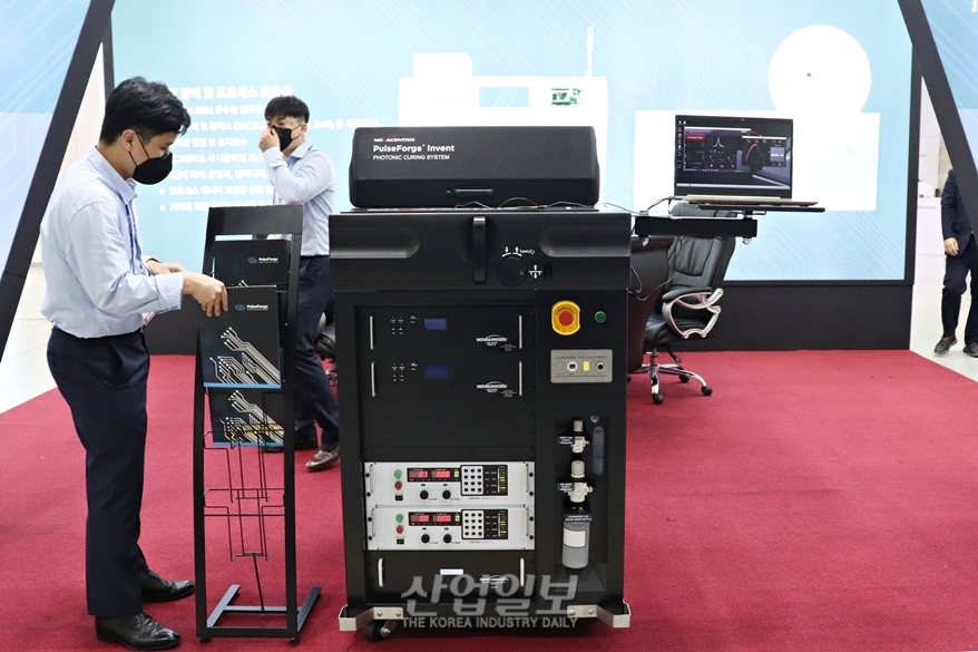 [디스플레이산업전] 열에 민감한 기판, 전 파장 광원으로 열처리