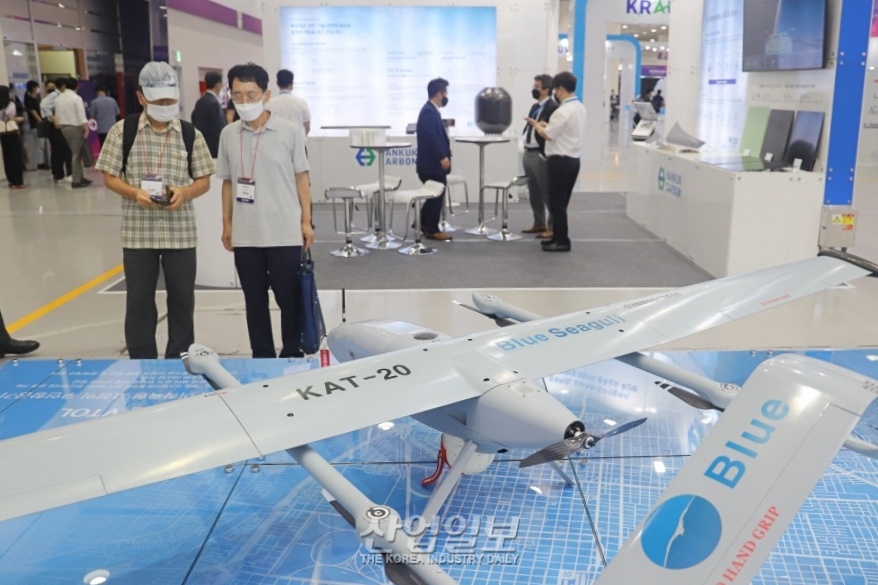 [무인이동체산업전] 긴 날개 단 eVTOL, 감시 정찰 임무 맡아
