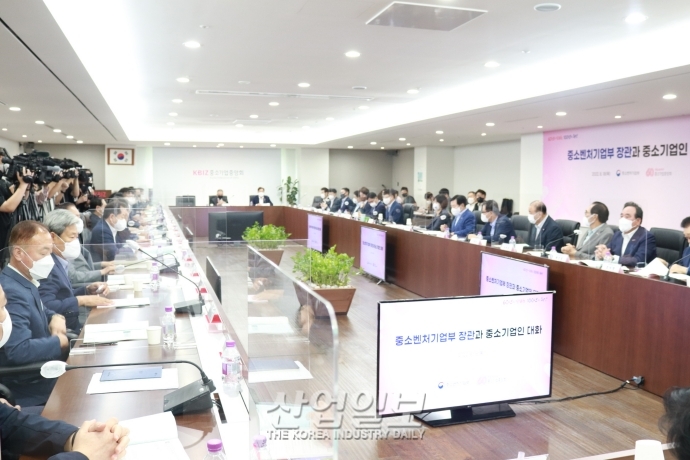 [포토뉴스] 이영 장관, “중소기업 불공정 거래, 납품단가연동제로 해결할 것”