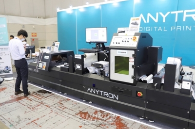 디지털 프린팅부터 레이저 커팅까지 한 번에