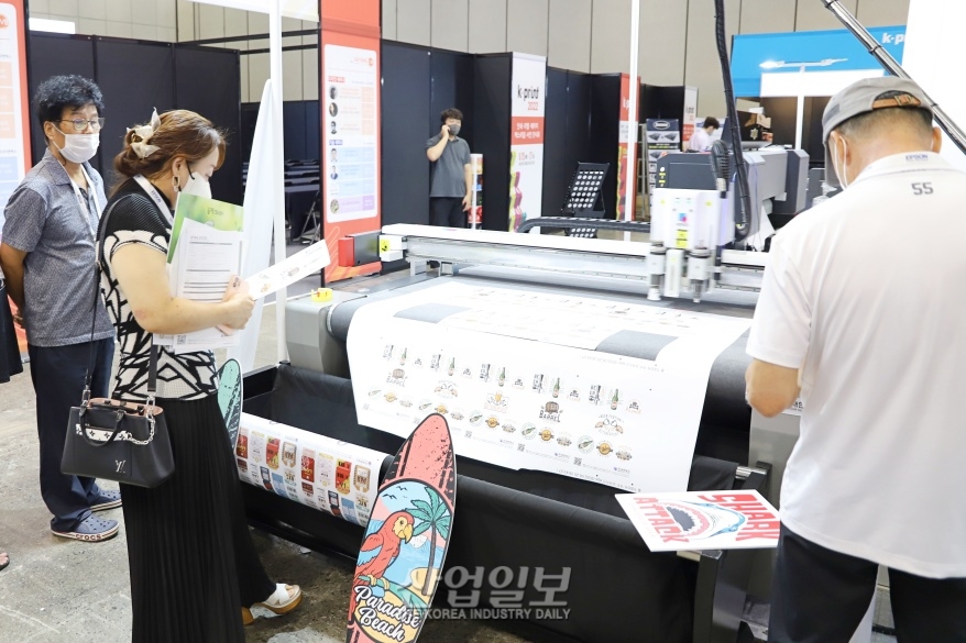 인쇄 기술 동향 살피는 국내·외 바이어들