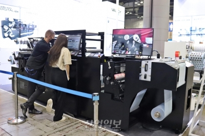 [포토뉴스] 디지털 프린터부터 커팅기까지 다양한 인쇄기기