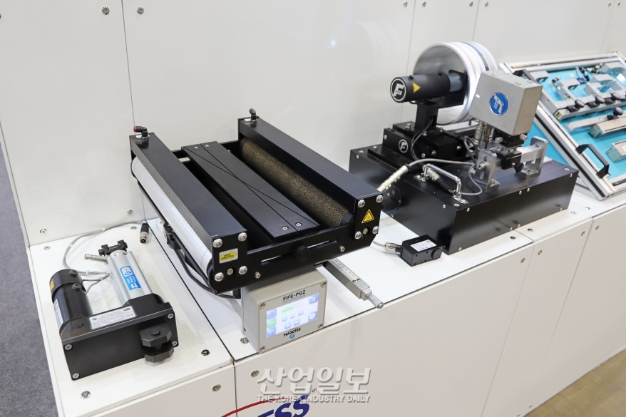 웹 정밀 제어, 웹 가이딩 시스템에 맡겨