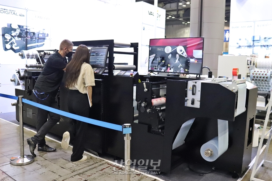 [포토뉴스] 디지털 프린터부터 커팅기까지 다양한 인쇄기기