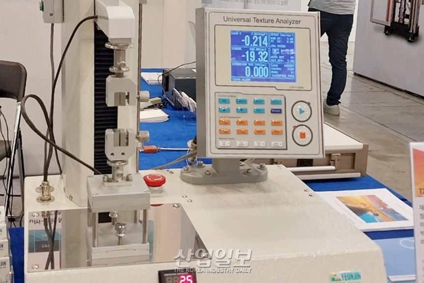 [포토뉴스] 미세점착 특성 정밀 측정하는 점착력측정기