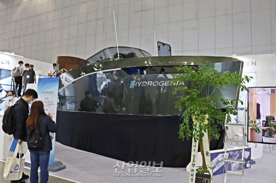 [포토뉴스] 수소와 배터리로 운행하는 하이브리드 선박