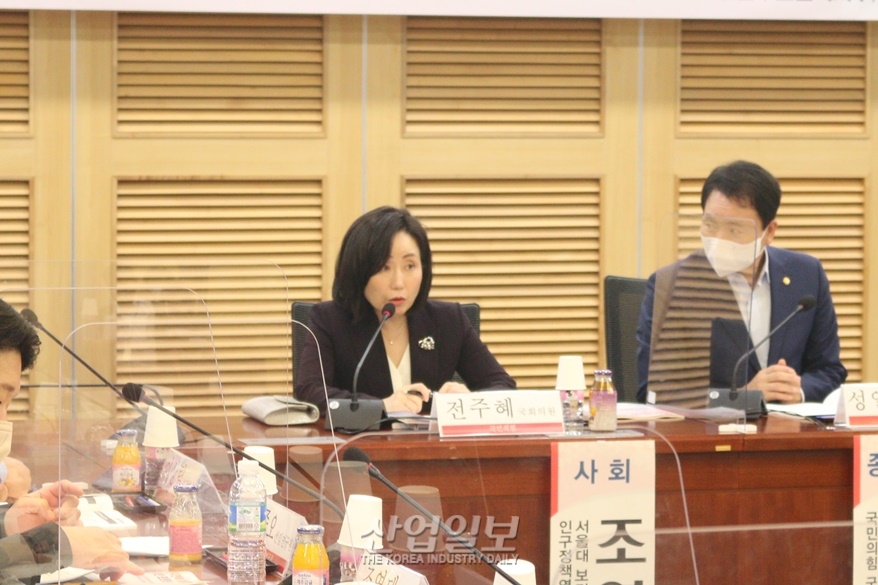 [포토뉴스] 인구감소 현금지원 등 임시방편으론 해결 안돼