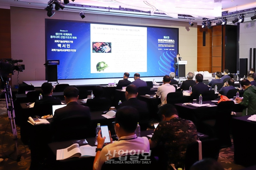 “韓 반도체 초격차, 정부 전략 제대로 작동해야 가능”