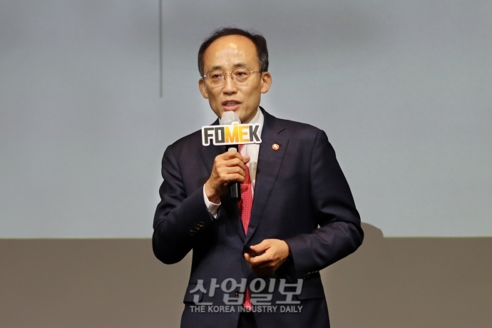 [포토뉴스] 기업 및 민간, 경제 회복에 힘 보태야