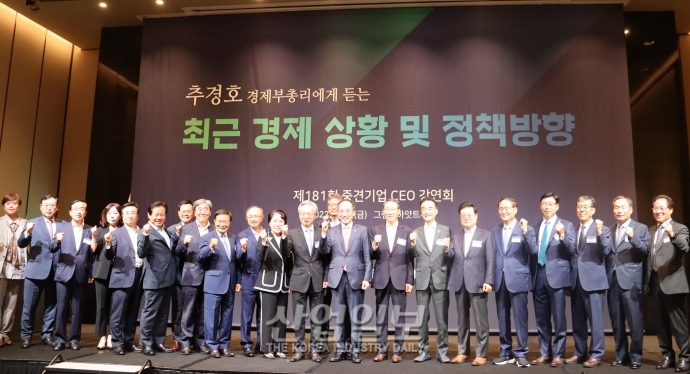 [포토뉴스] 기업 및 민간, 경제 회복에 힘 보태야