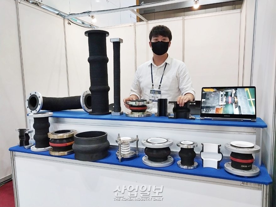 [금속산업대전] 내압력과 편심 신축 곡각도 허용량 개선한 '러버 익스펜션 조인트'