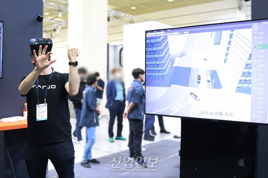 [KES2022] 시뮬레이터로 실제 도로의 돌발 상황 대비