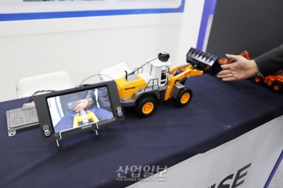 [KES2022] 카메라 영상 합성해 중장비 운전자 시야 확보