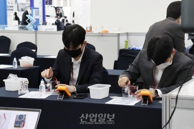 [포토뉴스] 직접 만들어 체감하는 에너지 원리