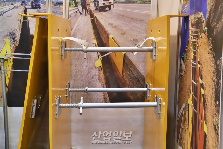 [한국산업대전] 토공 터파기 작업 시, 토사물 붕괴 방지하는 ‘흙막이용 가시설’