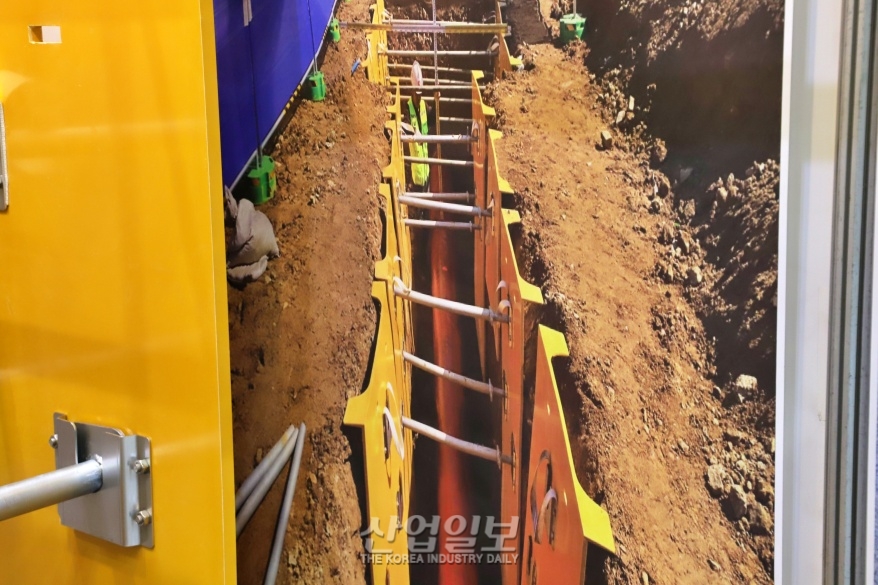 [한국산업대전] 토공 터파기 작업 시, 토사물 붕괴 방지하는 ‘흙막이용 가시설’