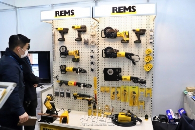 [한국산업대전] 킨텍스서, 파이프 설치하는 다양한 배관용 공구 선보여