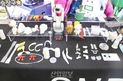 [한국산업대전] 크기 줄인 사출기, 정밀도 높아