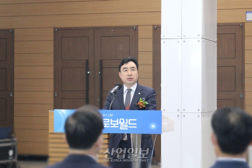 [로보월드] “로봇 도입…고용창출과 수출에 긍적적 효과”