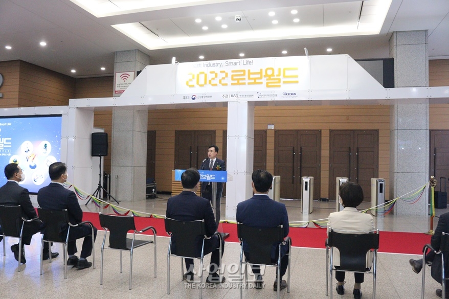 [로보월드] “로봇 도입…고용창출과 수출에 긍적적 효과”