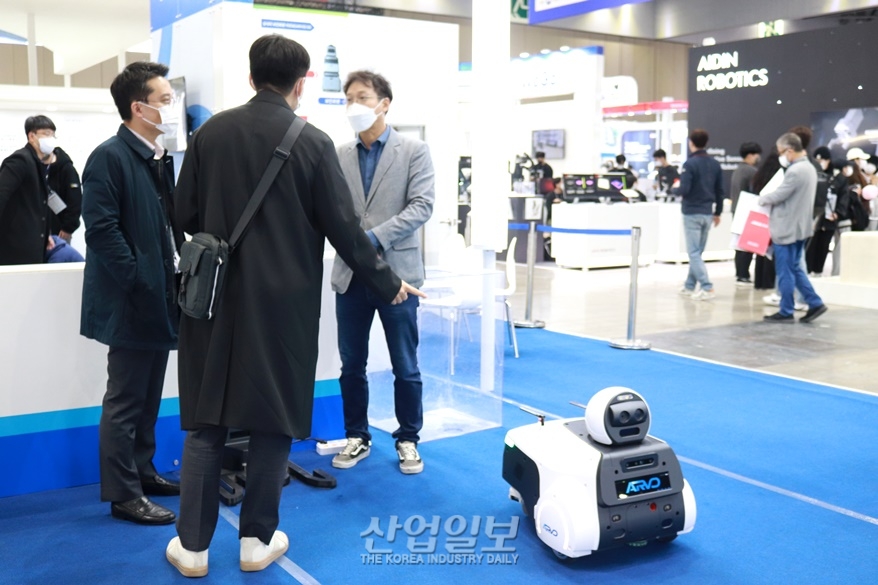 [로보월드] 건물 화재 방비하는 주행로봇