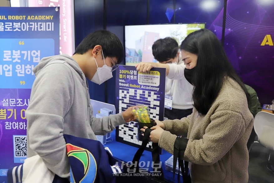 [로보월드] 구독 누르고 커피 한 잔의 여유를