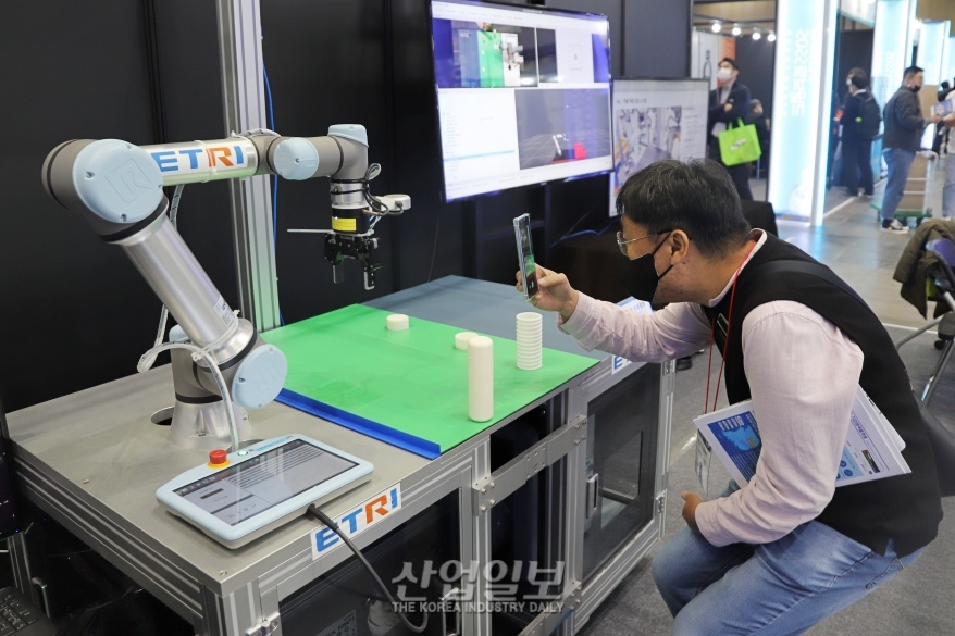 [로보월드] 부품 확인부터 조립까지 유기적으로 연계