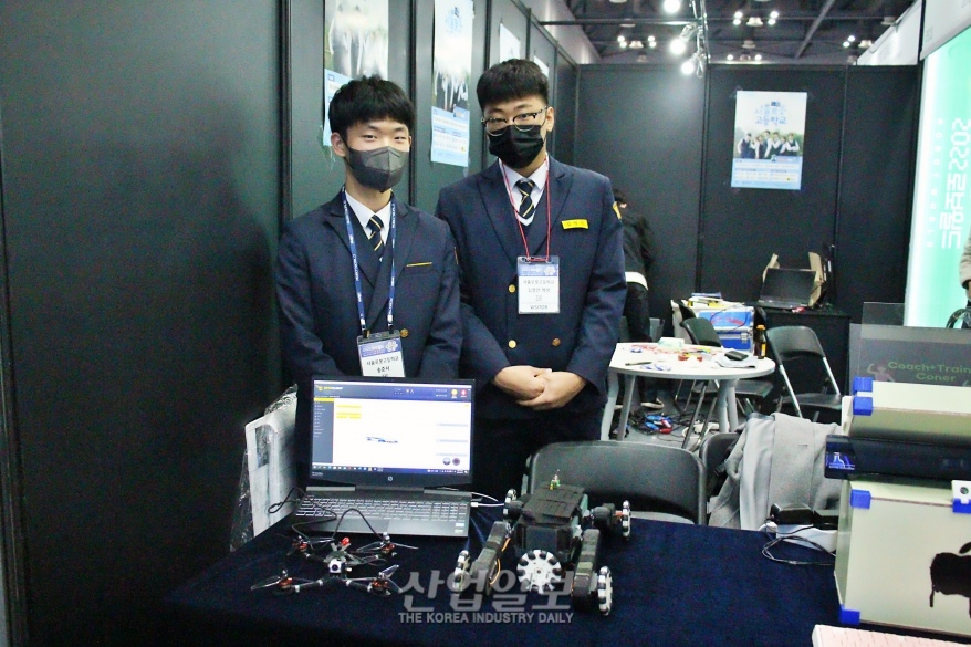 [로보월드] 미래 기술인재가 선보이는 창작로봇들