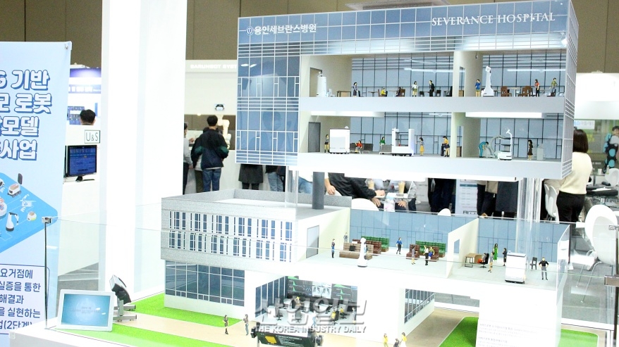 [로보월드] 대규모 로봇 투입으로 ’스마트‘한 병원