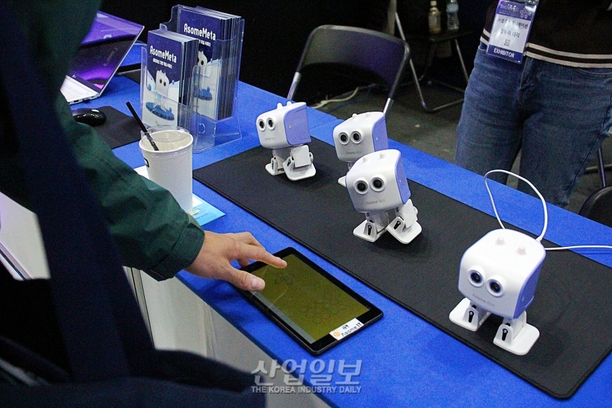 [로보월드] '로봇친구'와 즐거운 코딩 공부